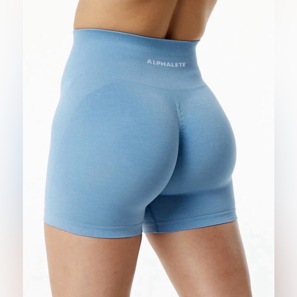ALPHALETE AMPLIFY SHORT 4.5 in Washed Denim